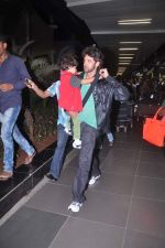 Hrithik Roshan snapped at the Mumbai Airport on 14th June 2012 (34).JPG
